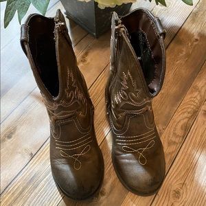 Little girls adorable cowboy boots 🤠